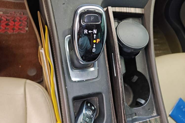 Used Buick LaCrosse 2016 Revised 20T Leading Edition Gear Lever