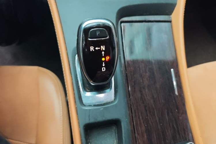 Used Buick LaCrosse 2016 20T Elite Edition Gear Lever