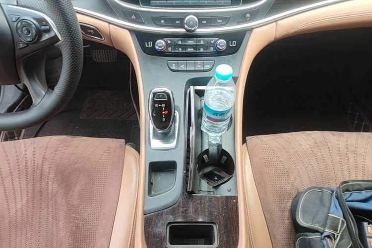 Used Buick LaCrosse 2016 28T Premium Edition Gear Lever