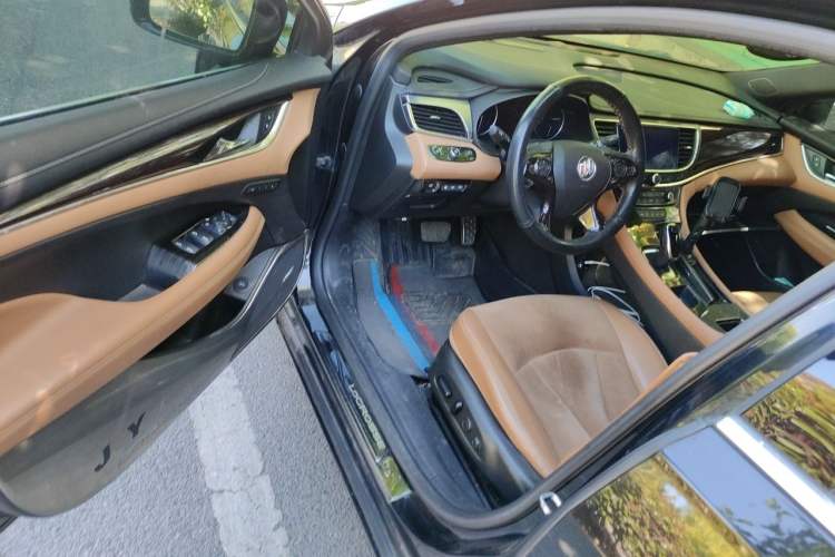 Used Buick LaCrosse 2016 28T Luxury Version Interior 3