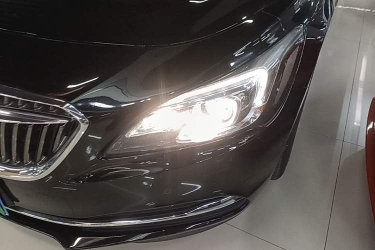 Used Buick LaCrosse 2016 20T Luxury Model Left Front Headlight