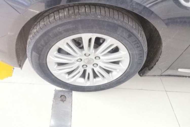 Used Buick LaCrosse 2016 20T Elite Edition Left Front Wheel Hub