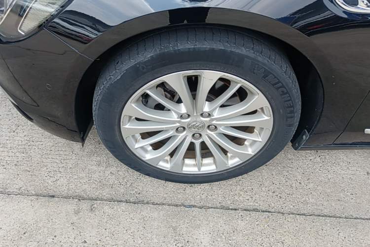 Used Buick LaCrosse 2016 28T Premium Edition Left Front Wheel Hub