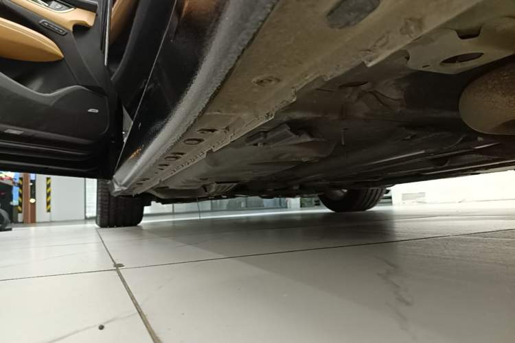 Used Buick LaCrosse 2016 28T Luxury Version Left Side Sill