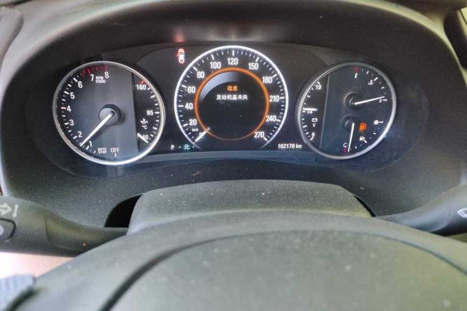 Used Buick LaCrosse 2016 28T Luxury Version Odometer Close Up