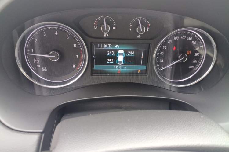 Used Buick LaCrosse 2016 Revised Version 28T Elite Edition Odometer Close Up