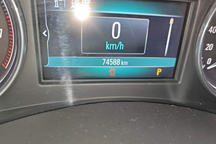 Used Buick LaCrosse 2016 28T Premium Edition Odometer Close Up