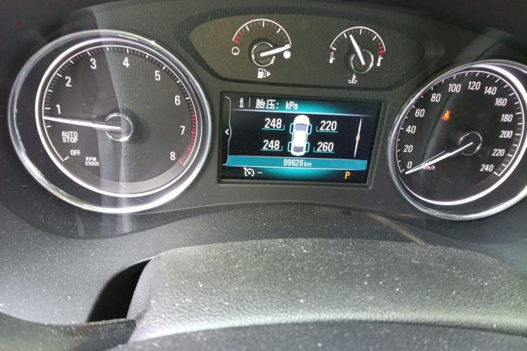 Used Buick LaCrosse 2016 28T Premium Edition Odometer Close Up