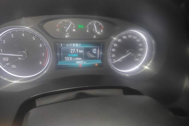 Used Buick LaCrosse 2016 28T Elite Model Odometer Close Up