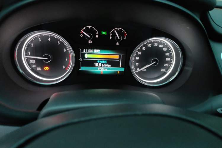 Used Buick LaCrosse 2016 Revised Version 28T Elite Edition Odometer Close Up
