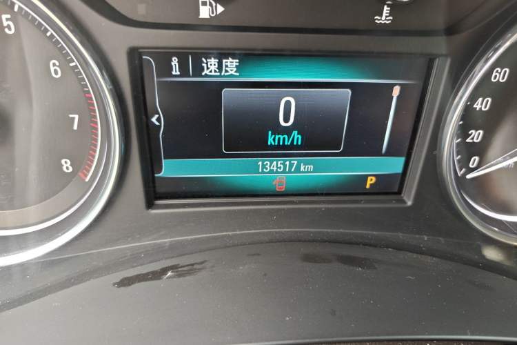 Used Buick LaCrosse 2016 28T Premium Edition Odometer Close Up