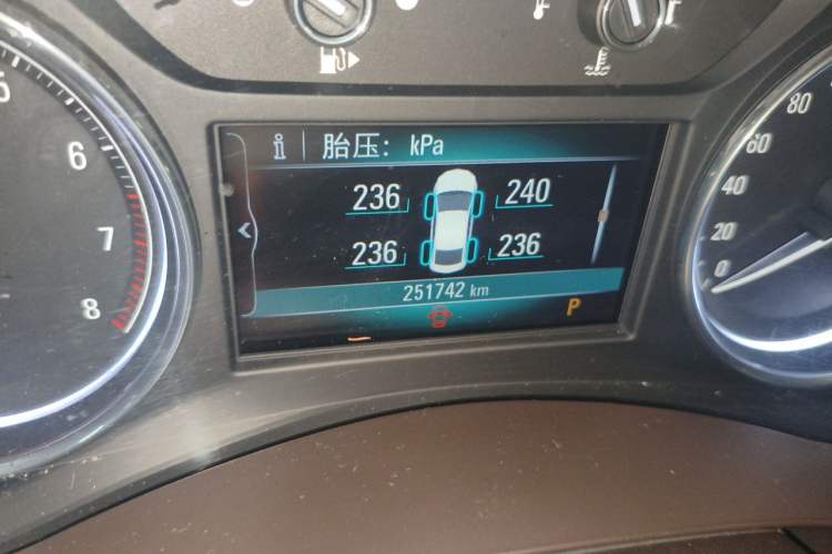 Used Buick LaCrosse 2016 20T Leading Model Odometer Close Up