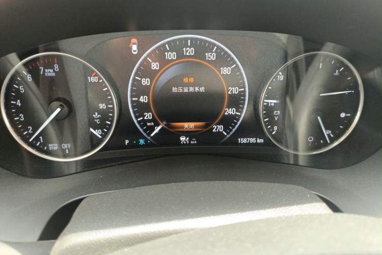 Used Buick LaCrosse 2016 28T Luxury Version Odometer Close Up