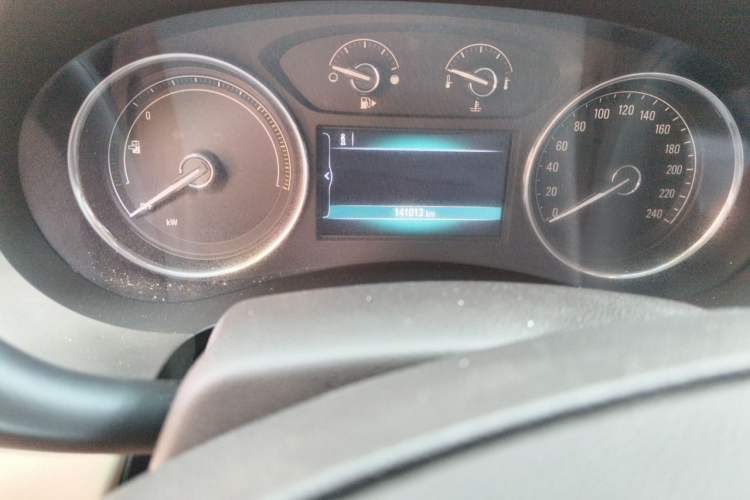Used Buick LaCrosse 2016 30H Elite Edition Odometer Close Up