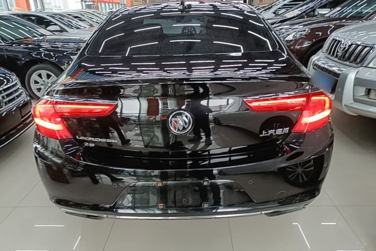 Used Buick LaCrosse 2016 28T Luxury Version Rear