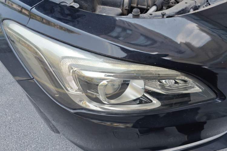 Used Buick LaCrosse 2016 20T Luxury Model Right Front Headlight