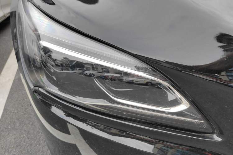 Used Buick LaCrosse 2016 28T Luxury Version Right Front Headlight