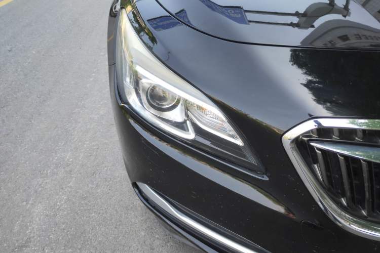 Used Buick LaCrosse 2016 20T Luxury Model Right Front Headlight