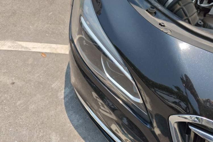 Used Buick LaCrosse 2016 28T Luxury Version Right Front Headlight