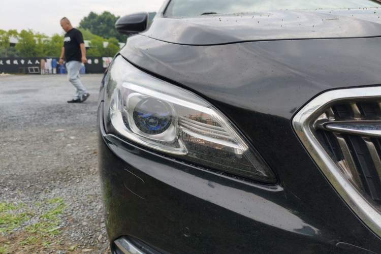 Used Buick LaCrosse 2016 20T Luxury Model Right Front Headlight