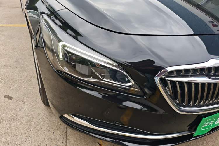 Used Buick LaCrosse 2016 28T Luxury Version Right Front Headlight