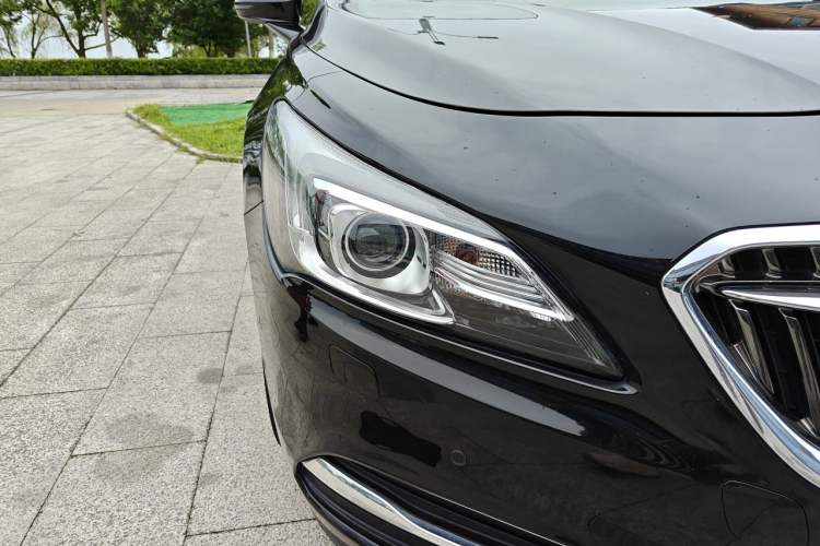 Used Buick LaCrosse 2016 28T Premium Edition Right Front Headlight
