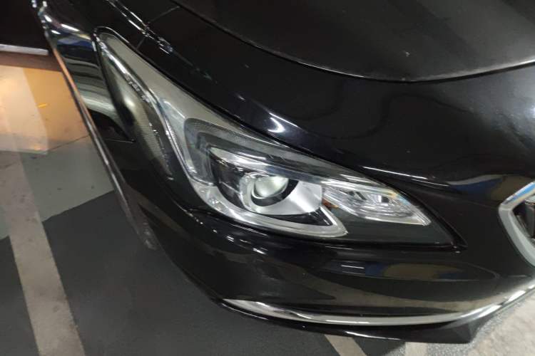 Used Buick LaCrosse 2016 20T Elite Edition Right Front Headlight