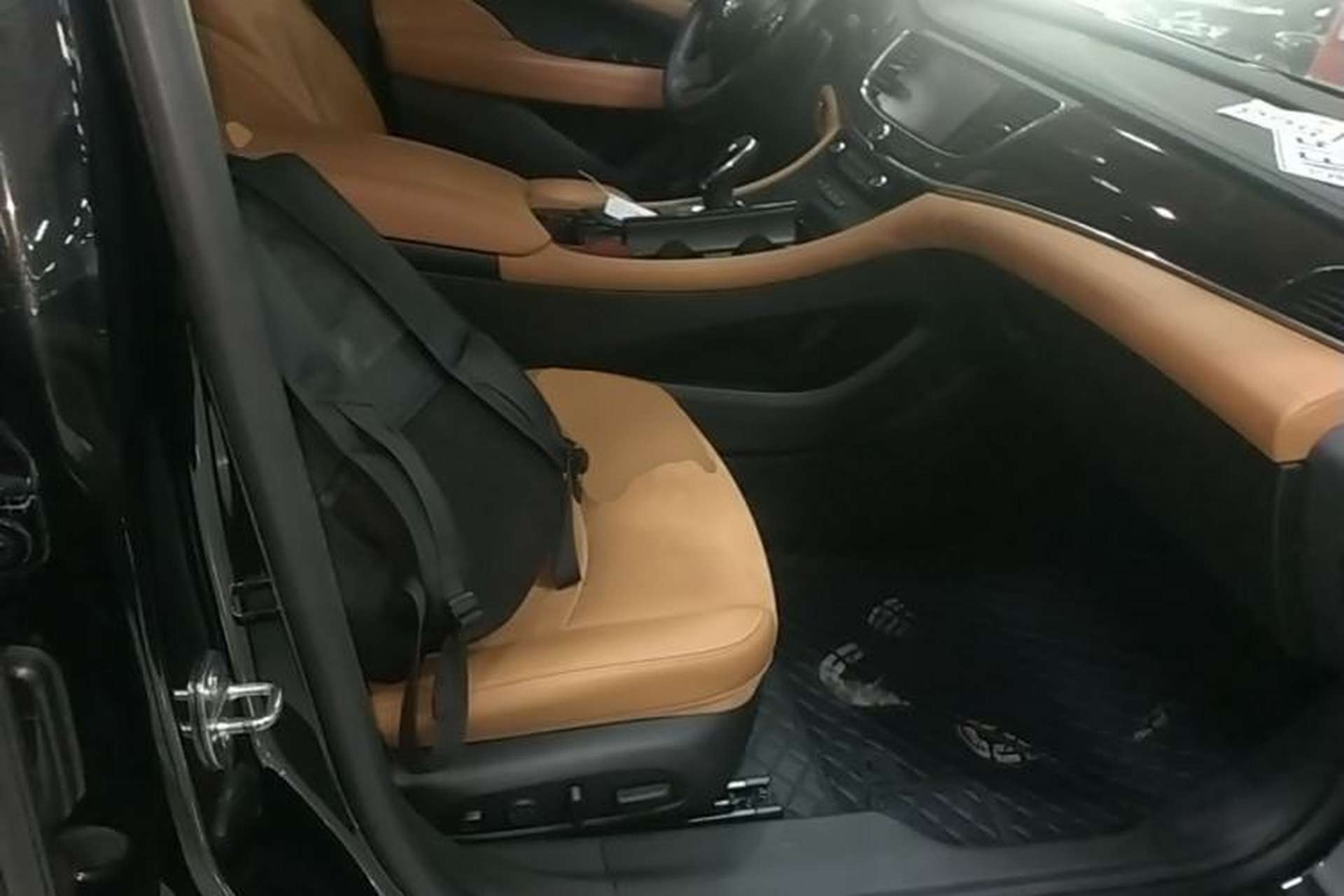 Used Buick LaCrosse 2016 28T Luxury Version Right Front Seat