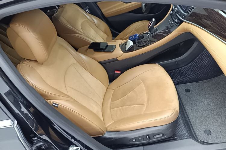 Used Buick LaCrosse 2016 28T Luxury Version Right Front Seat