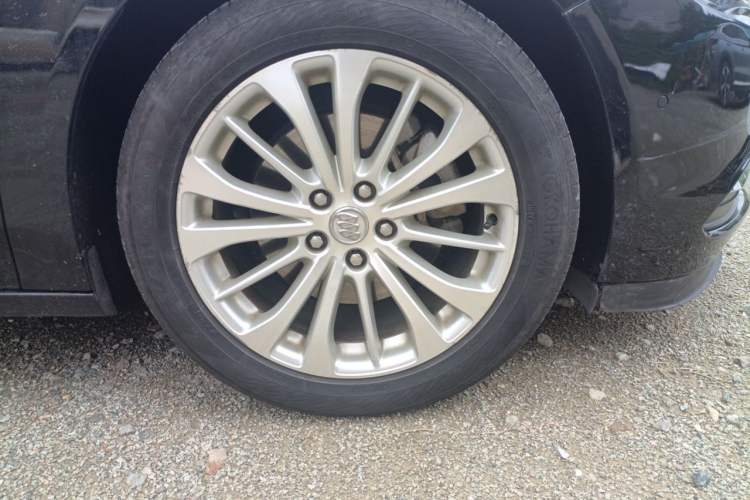 Used Buick LaCrosse 2016 Revised Version 28T Elite Edition Right Front Wheel Hub