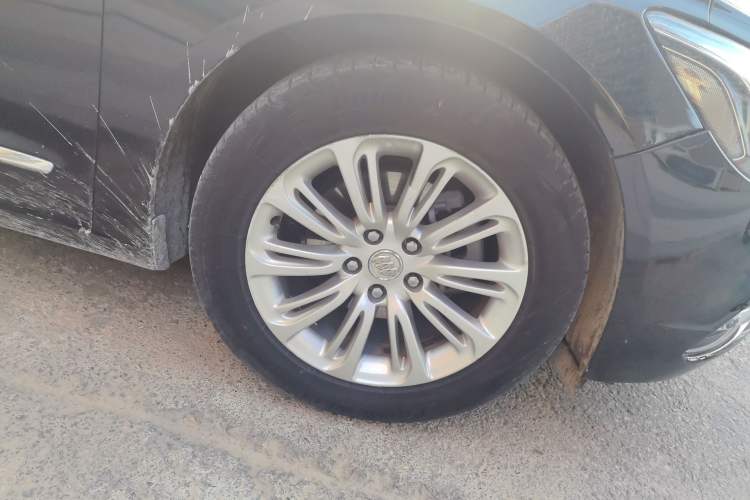 Used Buick LaCrosse 2016 20T Elite Edition Right Front Wheel Hub