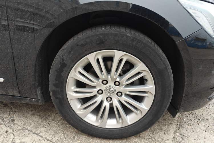 Used Buick LaCrosse 2016 30H Elite Edition Right Front Wheel Hub