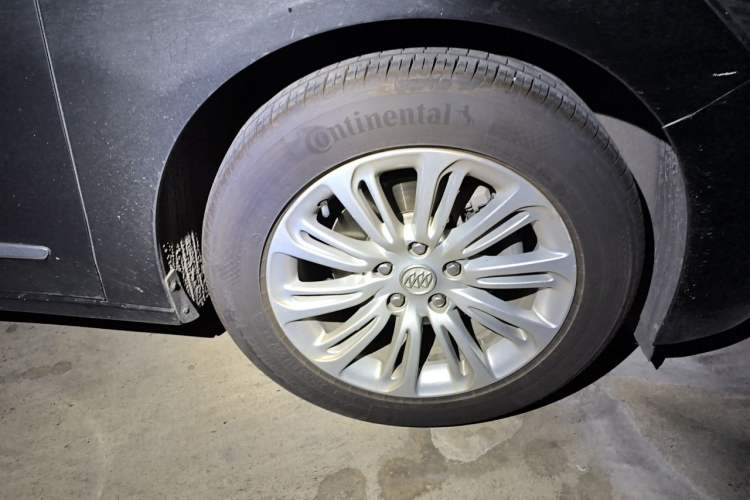 Used Buick LaCrosse 2016 Revised 20T Leading Edition Right Front Wheel Hub