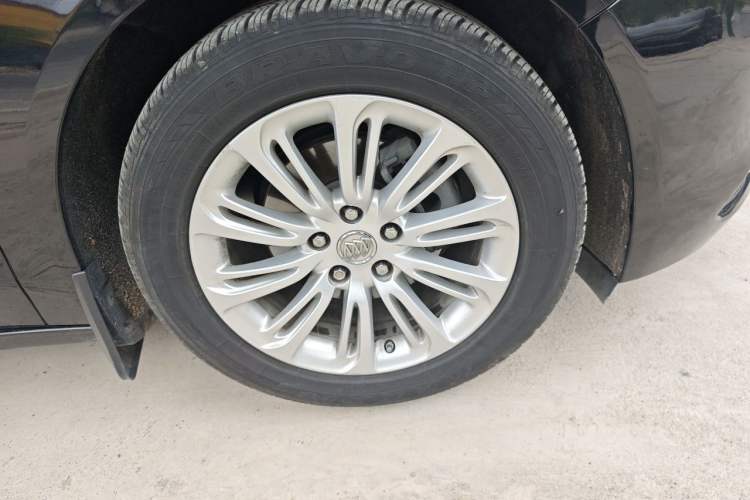 Used Buick LaCrosse 2016 20T Elite Edition Right Front Wheel Hub