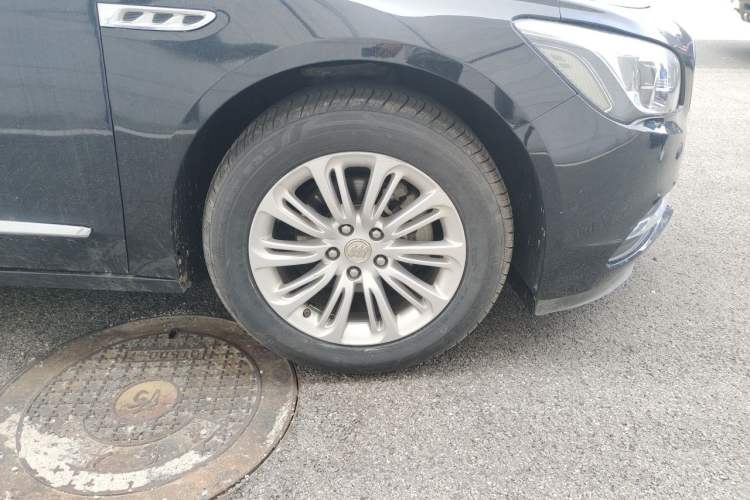 Used Buick LaCrosse 2016 20T Leading Model Right Front Wheel Hub