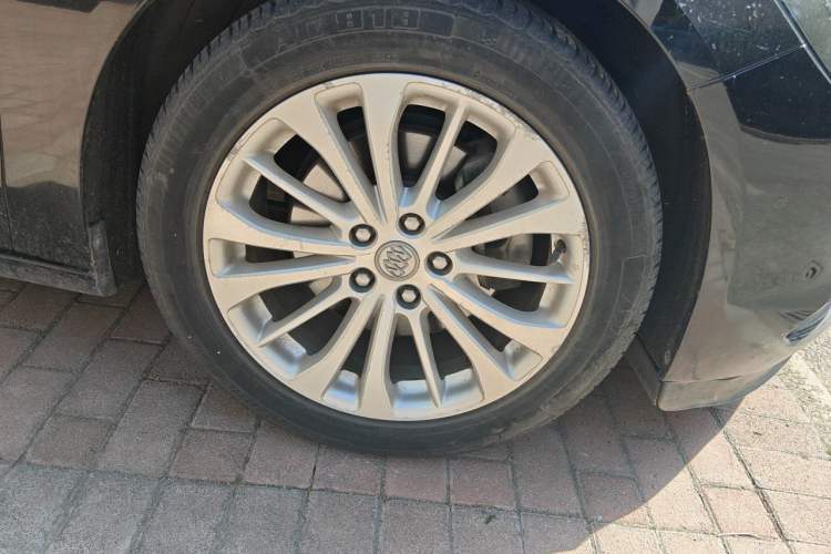 Used Buick LaCrosse 2016 28T Luxury Version Right Front Wheel Hub