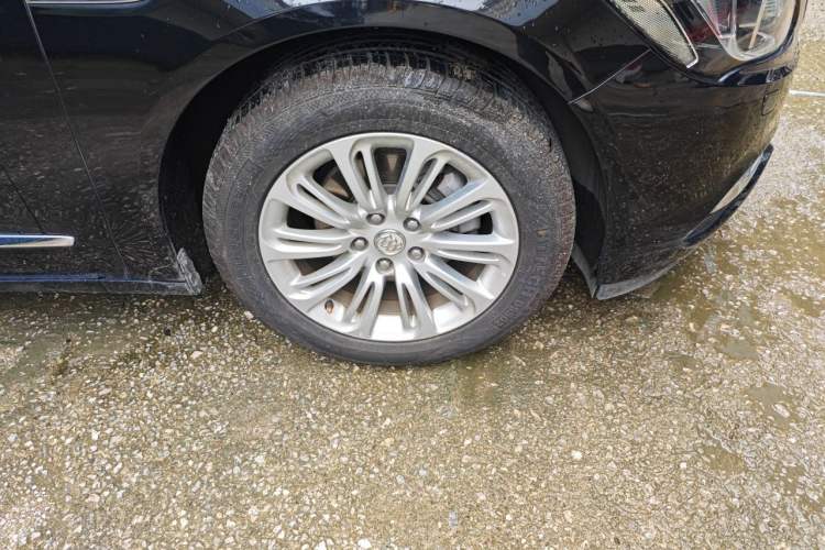 Used Buick LaCrosse 2016 20T Elite Edition Right Front Wheel Hub