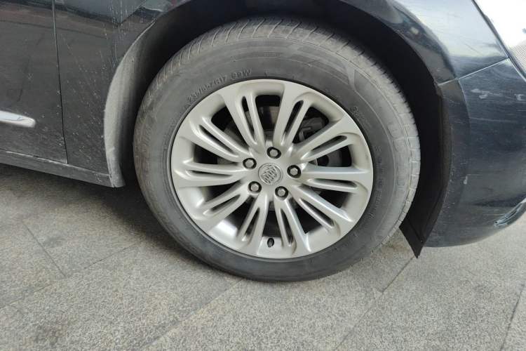 Used Buick LaCrosse 2016 20T Elite Edition Right Front Wheel Hub