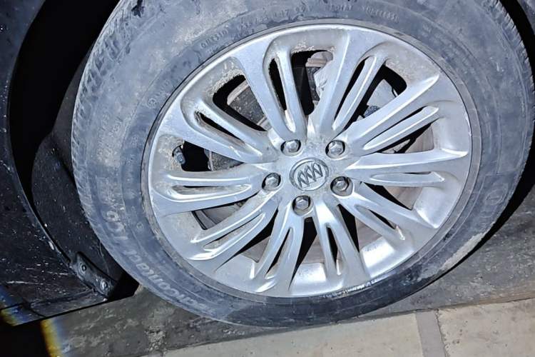 Used Buick LaCrosse 2016 Revised 20T Leading Edition Right Front Wheel Hub