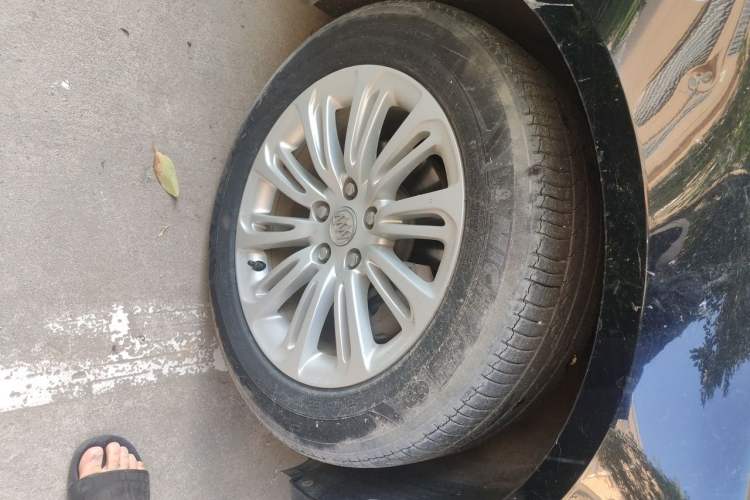 Used Buick LaCrosse 2016 Revised 20T Leading Edition Right Front Wheel Hub