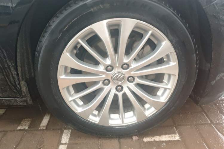 Used Buick LaCrosse 2016 Revised Version 28T Elite Edition Right Front Wheel Hub