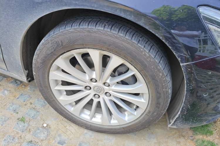 Used Buick LaCrosse 2016 Revised Version 28T Elite Edition Right Front Wheel Hub