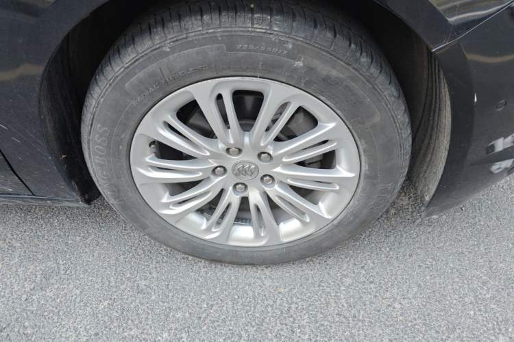 Used Buick LaCrosse 2016 20T Luxury Model Right Front Wheel Hub