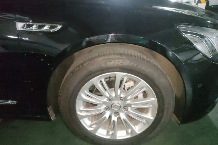 Used Buick LaCrosse 2016 20T Luxury Model Right Front Wheel Hub