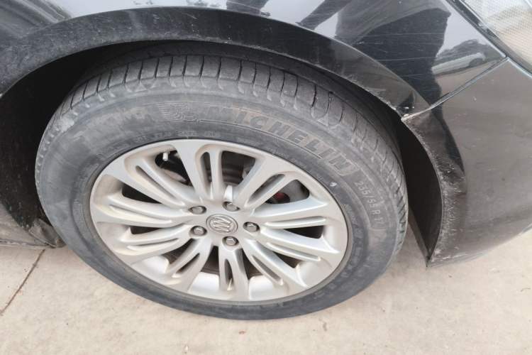 Used Buick LaCrosse 2016 20T Elite Edition Right Front Wheel Hub
