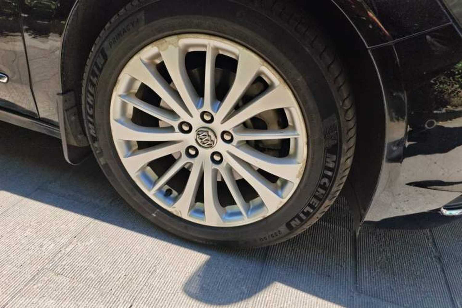 Used Buick LaCrosse 2016 28T Luxury Version Right Front Wheel Hub