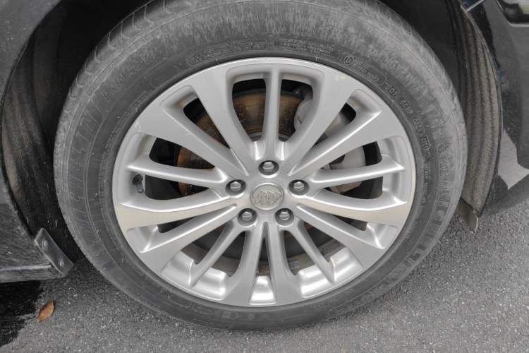 Used Buick LaCrosse 2016 28T Luxury Version Right Front Wheel Hub