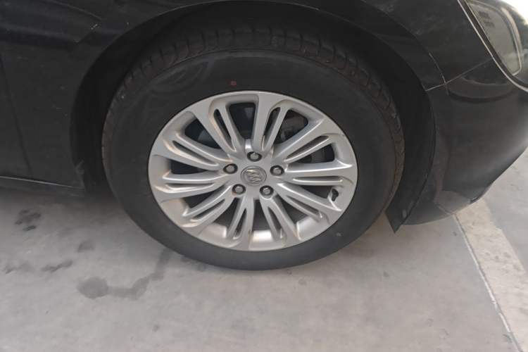 Used Buick LaCrosse 2016 20T Elite Edition Right Front Wheel Hub