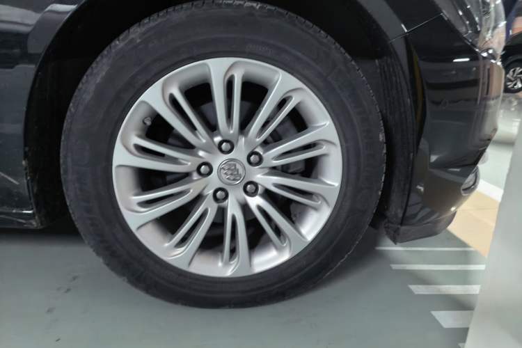 Used Buick LaCrosse 2016 30H Luxury Version Right Front Wheel Hub