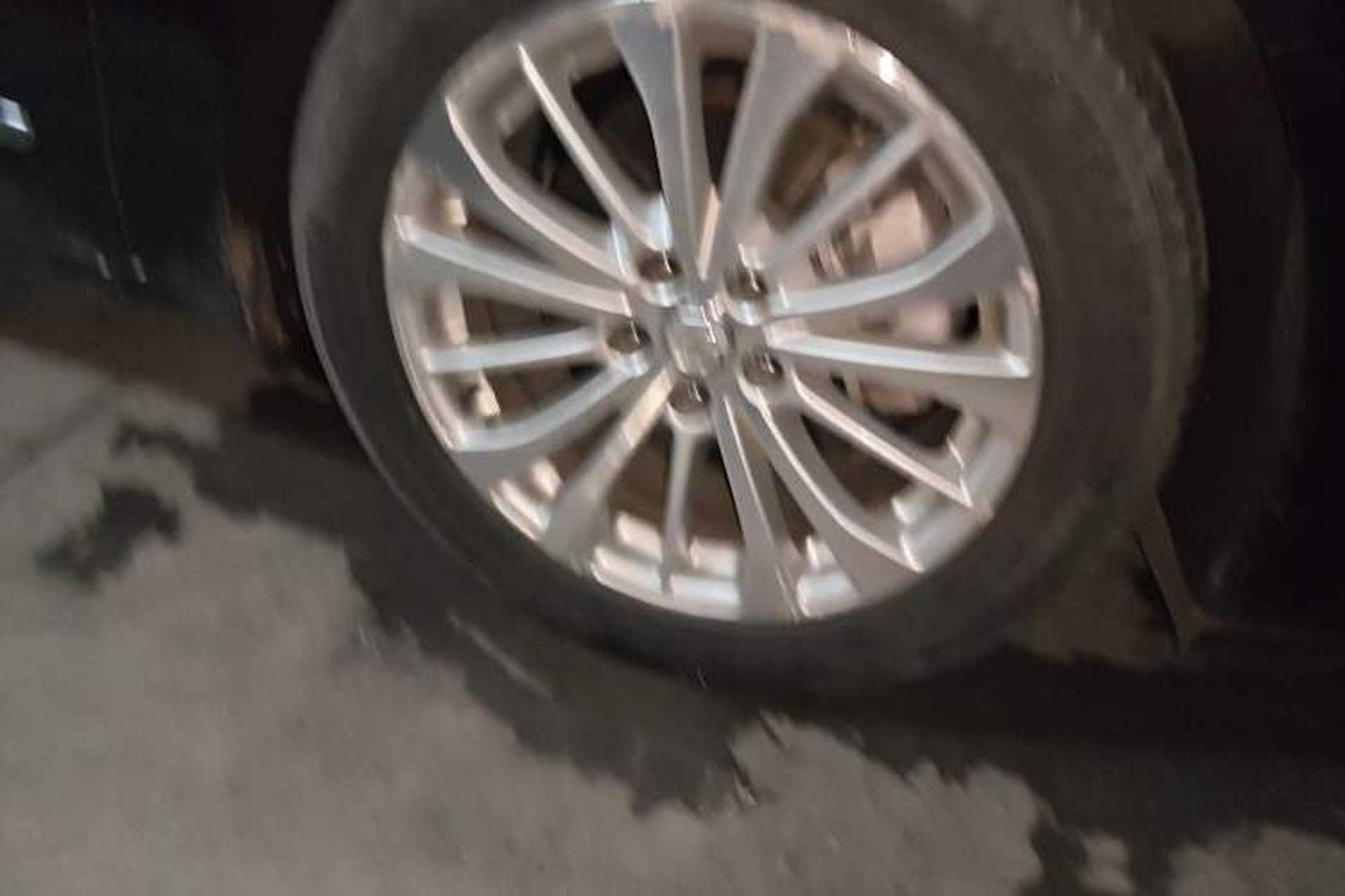 Used Buick LaCrosse 2016 28T Luxury Version Right Front Wheel Hub